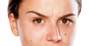 چشم غره رفتن