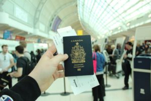 مدارک لازم برای گرفتن ویزای توریستی کانادا